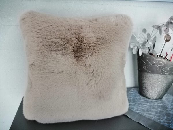 StarHome Webpelzkissen Donna Fb. Taupe - 45x45cm